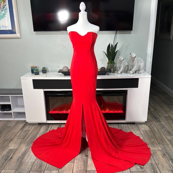 Elegant Evening Gown Mermaid Style Off Shoulder Red Evening Gown - Picture 3 of 5